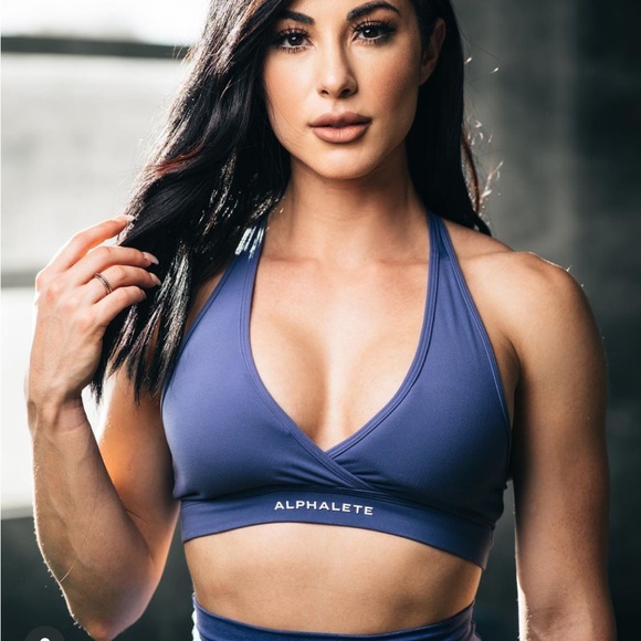 Alphalete crossover sports bra in grey - Picture 12 of 16